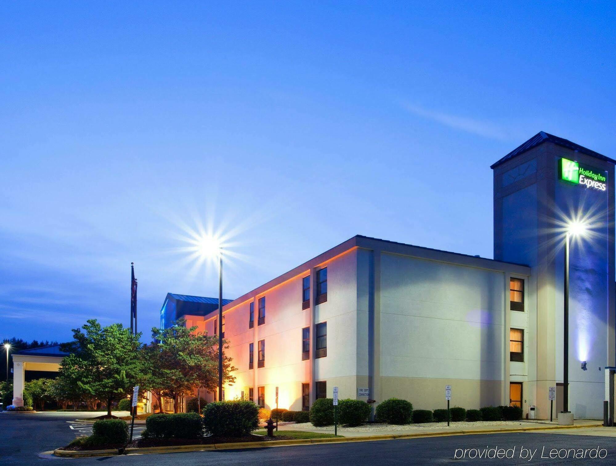Holiday Inn Express Hillsborough-Durham Area By Ihg Exterior foto