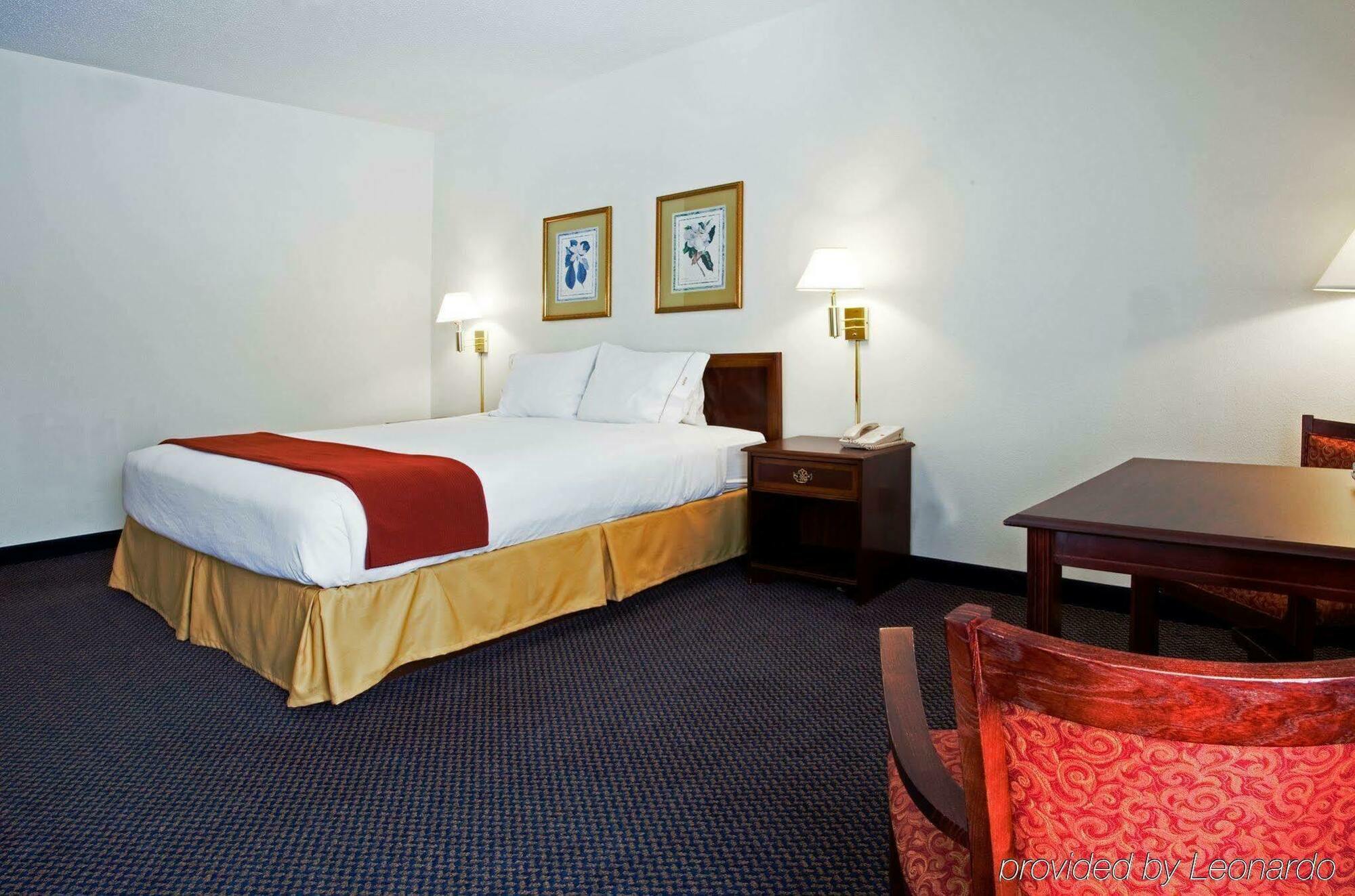 Holiday Inn Express Hillsborough-Durham Area By Ihg Exterior foto